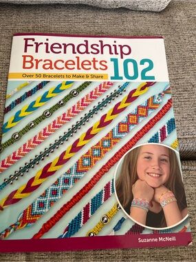 Friendship Bracelets 102 by - Colorful Kids Craft Book